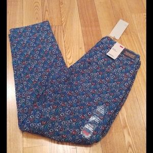 📓📓📓WOMENS LEVIS ANKLE SKINNY JEANS SIZE 6M/28 ..